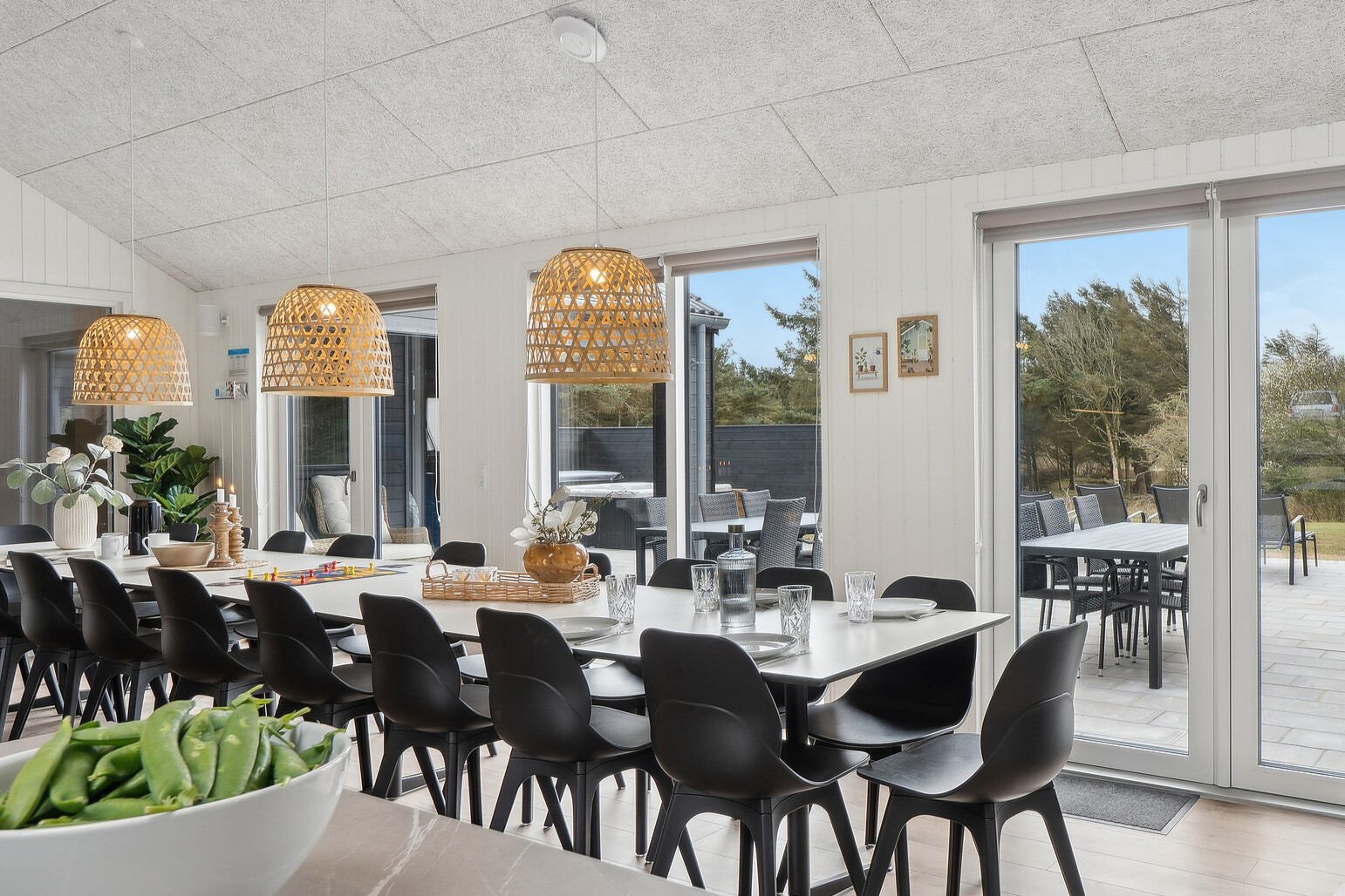 Vardagsrummet i lyxstuga nr. 697 har plats för 20 personer.
