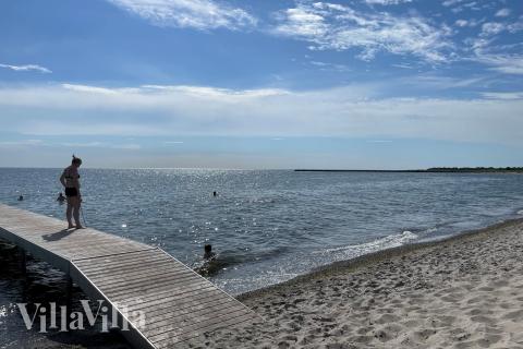 Stranden i närheten av lyxhus 697.