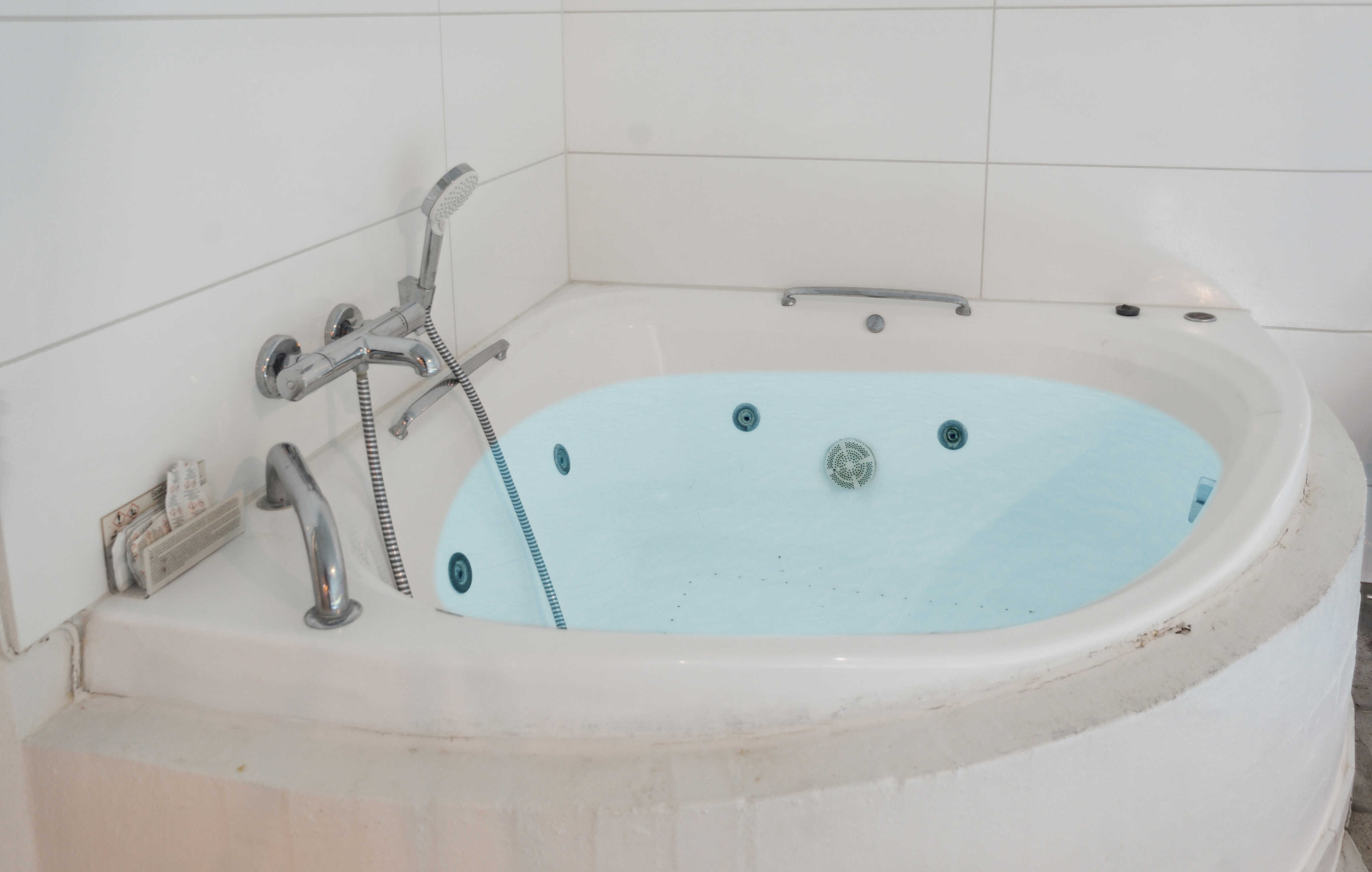 Ta ett dopp i poolen i lyxhus nr 689 i Lolland/Falster/Møn.