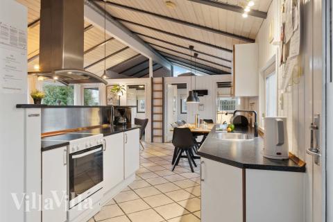 Köket i lyxstuga nr 689 är utrustat så att ni kan laga mat till 10 personer.