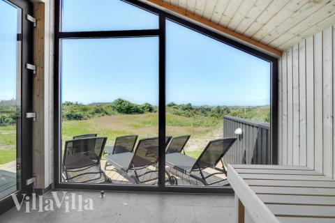 Njut av bastuvärmen i lyxstuga nr 909 för 12 personer