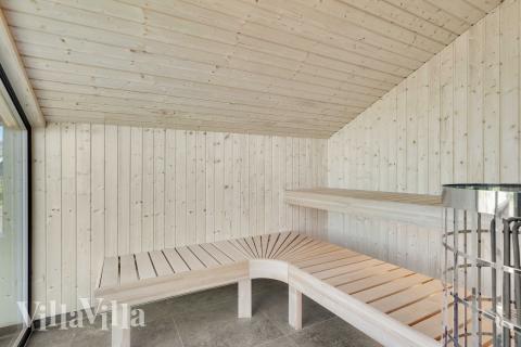 Lyxstuga nr 909 är bland annat utrustad med en härlig bastu.