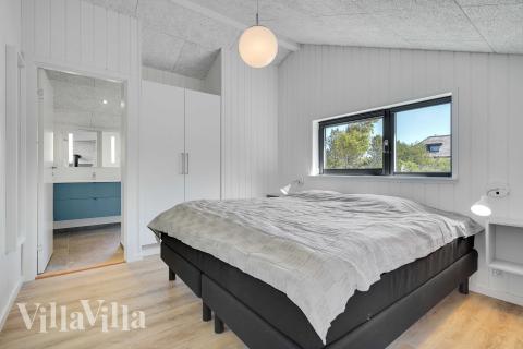 Ett av de 6 utmärkta sovrummen i lyxstuga nr 909 i Nordjylland.