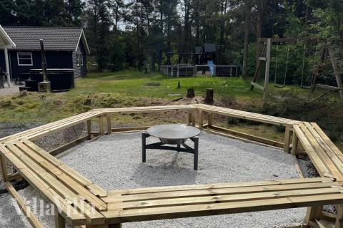 Förutom de många timmar som du kan tillbringa i stugans poolavdelning erbjuder lyxstuga 197 även många utomhusaktiviteter