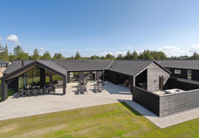 Den praktfulla poolstugan nr 901 med plats för 24 personer ligger i Fyn och öar