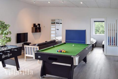 Aktivitetsrum i lyxstuga nr 908 med 6 sovrum och plats för 14 personer.