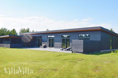 Den behagliga spastugan nr 908 med plats för 14 personer ligger i Lolland/Falster/Møn