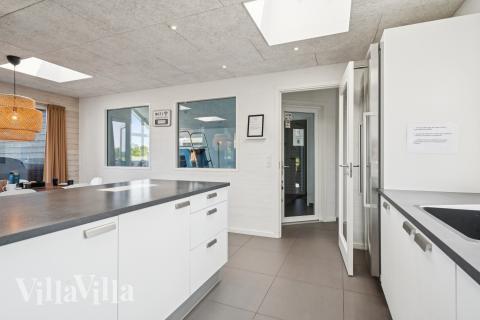 Köket i lyxstuga nr 690 är generöst inrett.