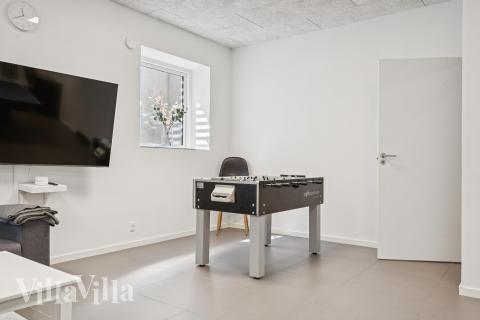 Aktivitetsrum i lyxstuga nr 690 med 6 sovrum och plats för 20 personer.