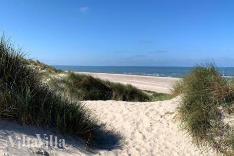 Stranden i närheten av lyxhus 268.