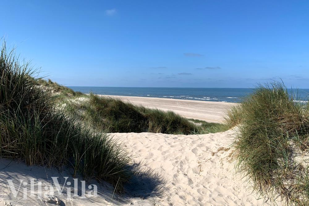 Stranden i närheten av lyxhus 268.
