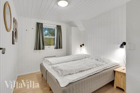 Ett av de 6 utmärkta sovrummen i lyxstuga nr 552 i Vestjylland.