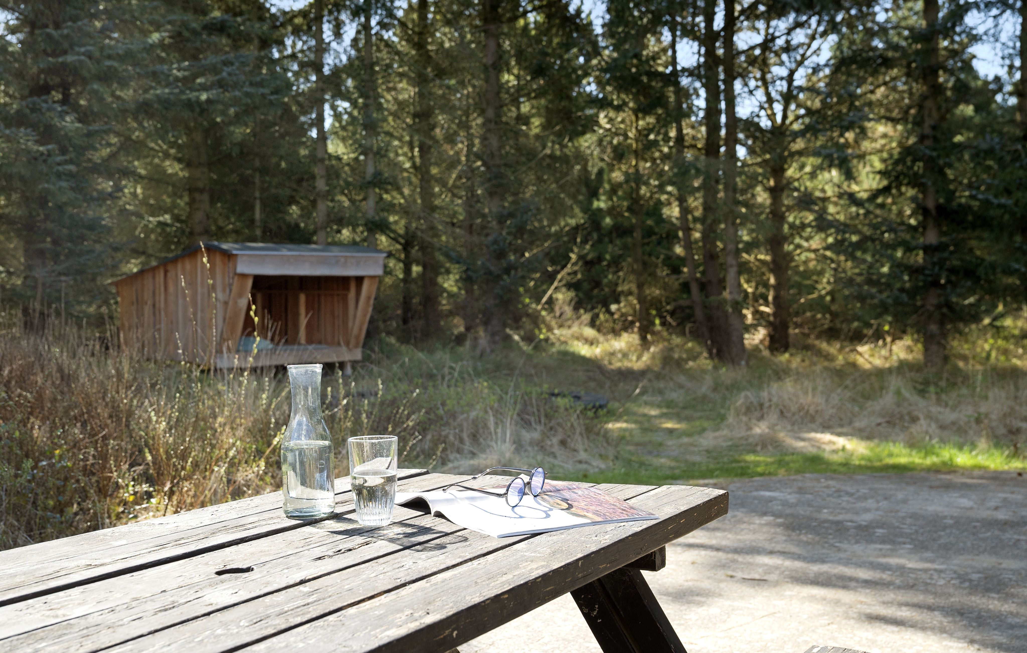 På terrassen i sommarhus nr 552 finns det plats för upp till 12 gäster.