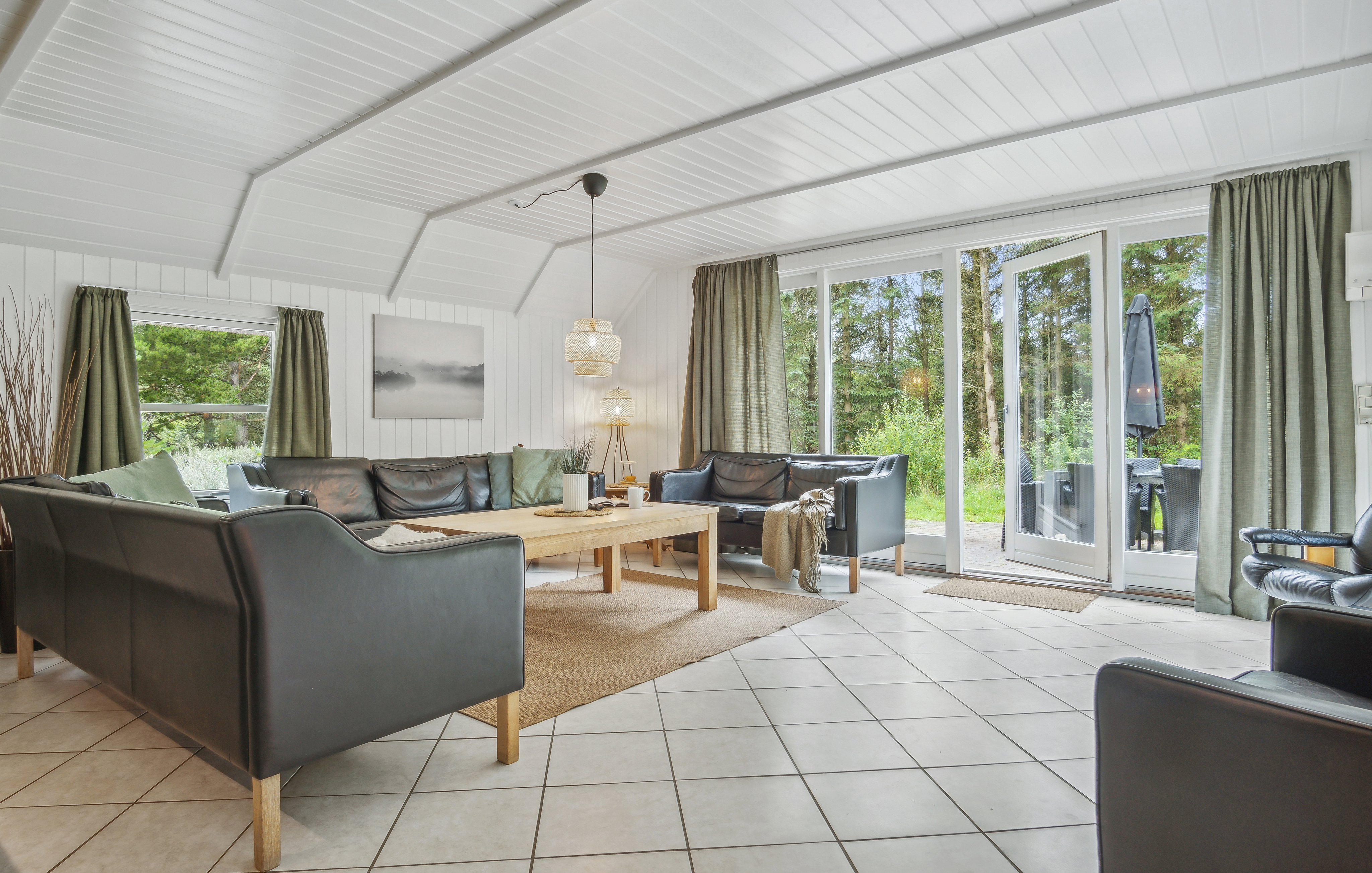 Vardagsrummet i lyxstuga nr 552.