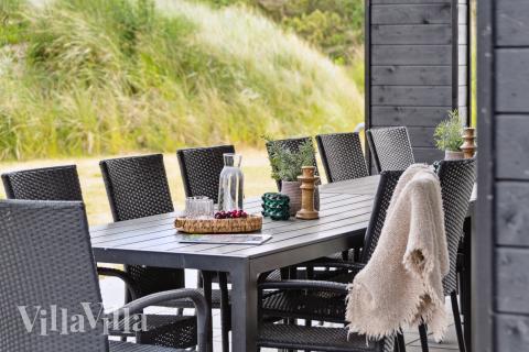 Njut av en grillkväll på terrassen i lyxstuga nr 610 i Vestjylland
