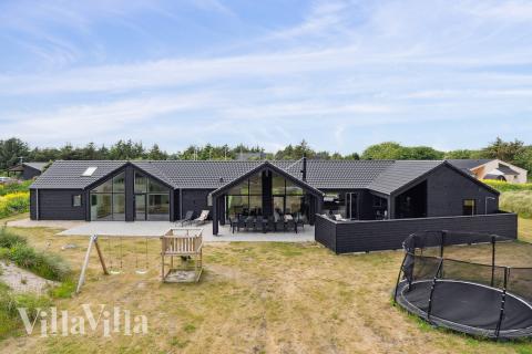 Den tjusiga sommarstugan nr 610 med gott om plats för upp till 18 personer