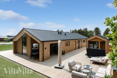 Den behagliga spastugan nr 683 med plats för 10 personer ligger i Nordjylland