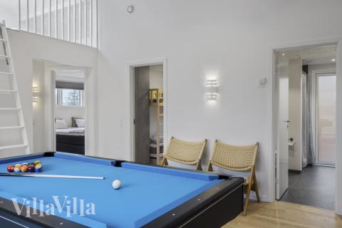 Lyxstuga 683 för 10 personer har ett stort aktivitetsrum med bl.a. biljard och dart