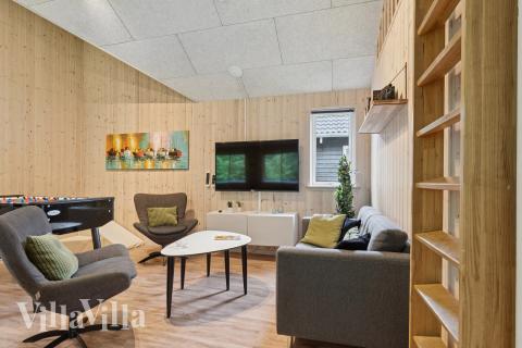 Lyxstuga 320 för 18 personer har ett stort aktivitetsrum med bl.a. biljard och dart