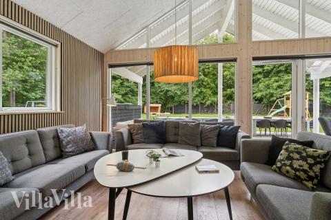 När ni besöker lyxhus nr 320 kan ni mysa tillsammans i sofforna.