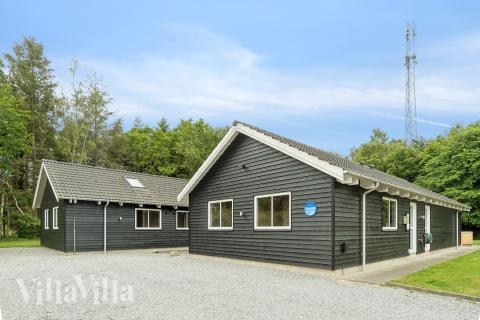 Den tjusiga sommarstugan nr 320 med gott om plats för upp till 18 personer