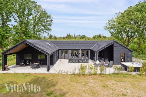 Den tjusiga sommarstugan nr 627 med gott om plats för upp till 20 personer