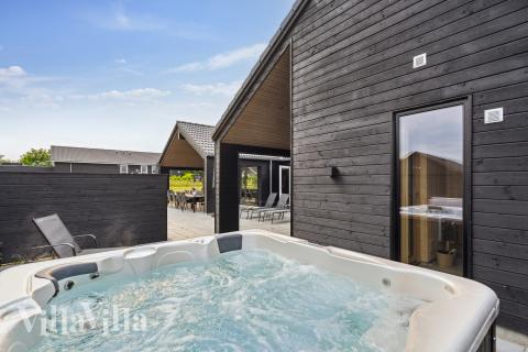 Lyxstuga nr 632 erbjuder bland annat ett härligt spabad