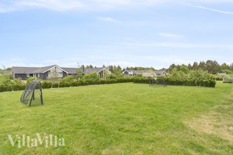 Utomhusaktiviteter kring sommarhus nr 458.