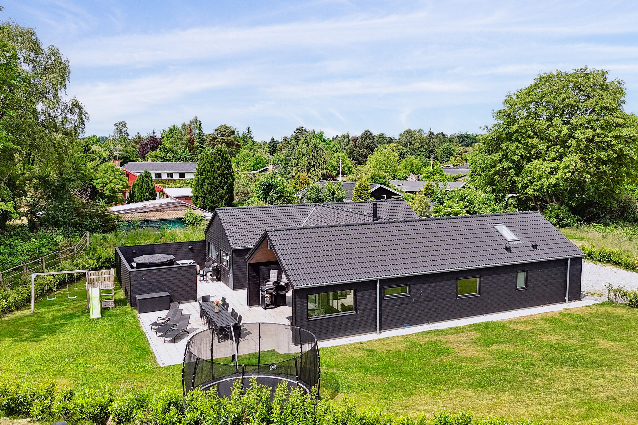 Den praktfulla poolstugan nr 584 med plats för 14 personer ligger i Nordsjälland