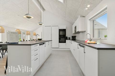 Köket i lyxstuga nr 807 är utrustat så att ni kan laga mat till 26 personer.