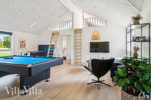 Aktivitetsrum i lyxstuga nr 685 med 5 sovrum och plats för 14 personer.