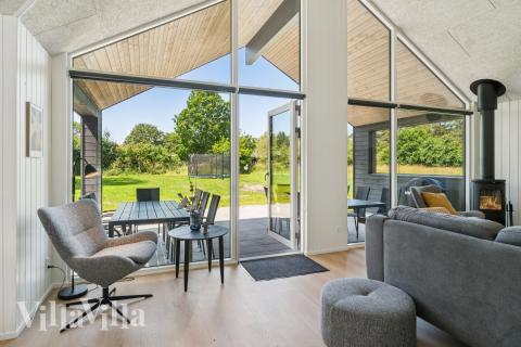 När ni besöker lyxhus nr 685 kan ni mysa tillsammans i sofforna.