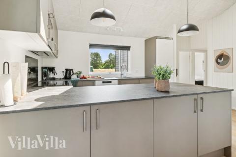 Köket i lyxstuga nr 685 är utrustat så att ni kan laga mat till 14 personer.