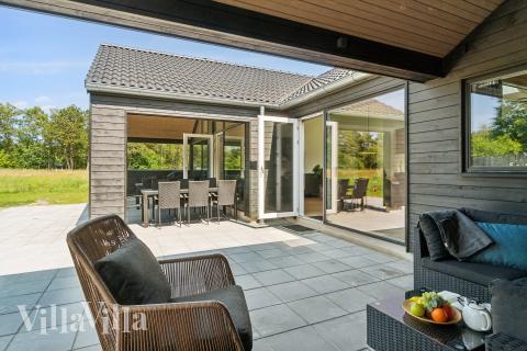 Stor terrass i lyxstuga nr 685 i Nordsjälland.