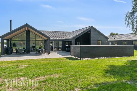 Den tjusiga sommarstugan nr 685 med gott om plats för upp till 14 personer