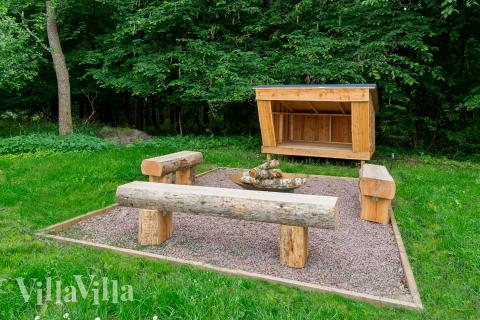 Till den trevliga sommarstugan nr 320 i Østjylland erbjuds en mängd utomhusaktiviteter, t.ex. lektorn och gungor