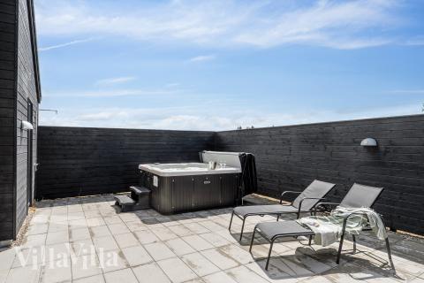 Det finns bubbelpool och 9 sovrum i lyxstuga nr 605.