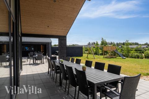 Stor terrass i lyxstuga nr 605 i Vestjylland.