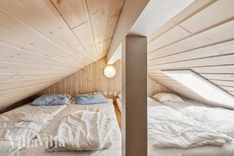 Några av de 14 sovplatserna finns på loftet i lyxstuga nr 268