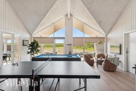 Förutom de många timmar som du kan tillbringa i stugans poolavdelning erbjuder lyxstuga 671 även biljard, bordtennis och dart