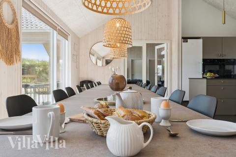 Vardagsrummet i lyxstuga nr. 671 har plats för 20 personer.