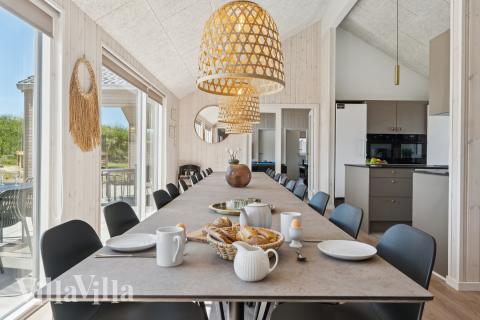 Ni kan sitta 20 personer tillsammans i vardagsrummet när ni besöker lyxhus nr 671 i Fyn och öar.