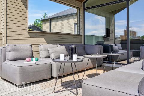 Njut av en grillkväll på terrassen i lyxstuga nr 619 i Nordjylland