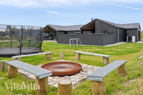 Förutom de många timmar som du kan tillbringa i stugans poolavdelning erbjuder lyxstuga 652 även många utomhusaktiviteter