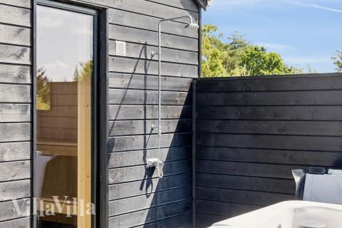 Njut av bastuvärmen i lyxstuga nr 644 för 14 personer