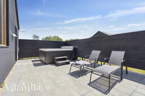 Lyxstuga nr 663 erbjuder bland annat ett härligt spabad