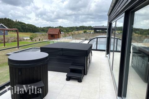 Njut av spabadets värme i lyxstuga nr 686 i Limfjorden