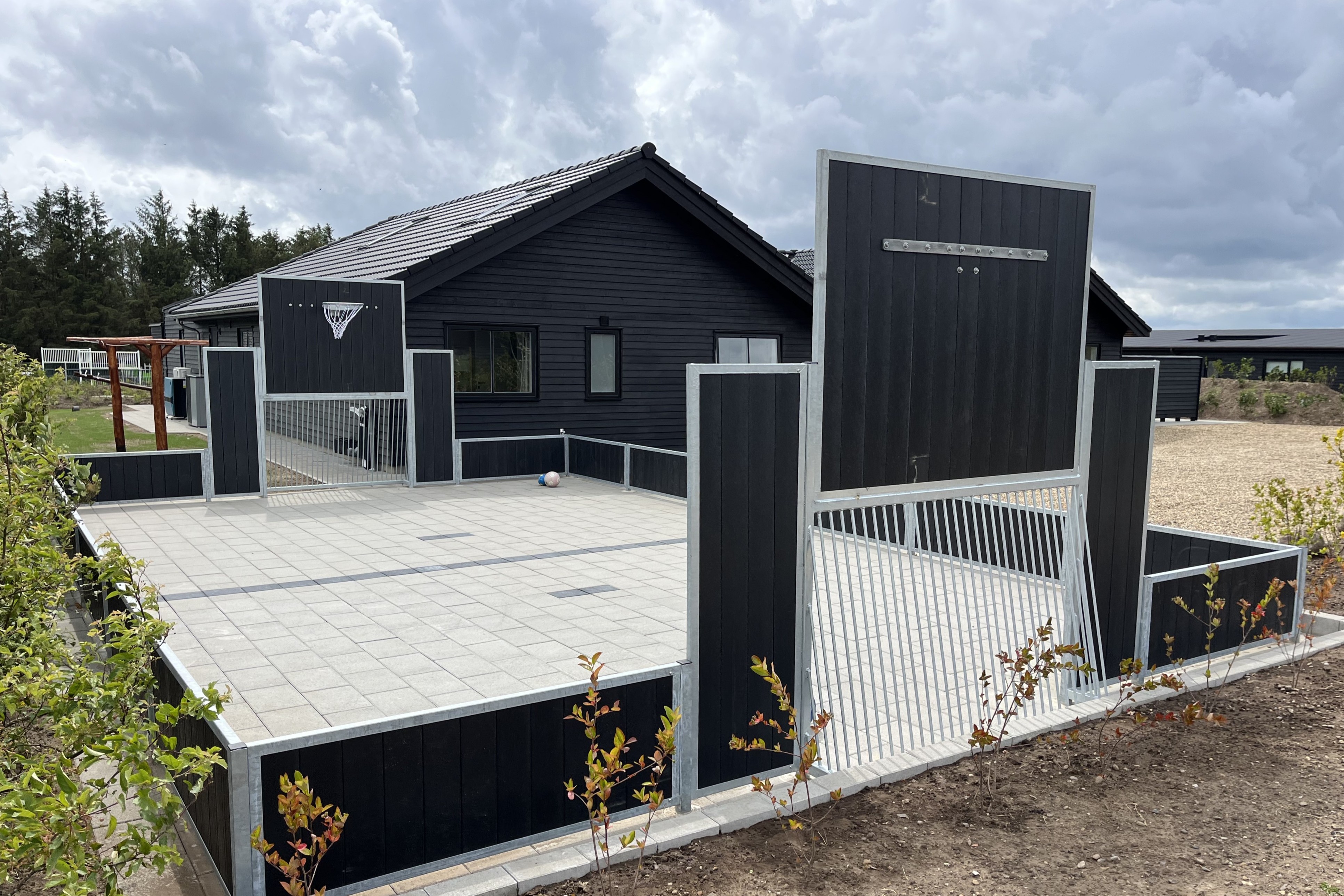 Utomhusaktiviteter kring sommarhus nr 686.