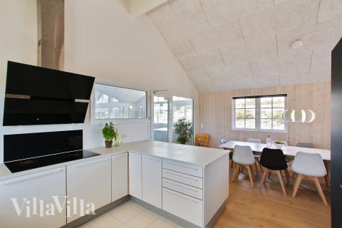 Köket i lyxstuga nr 383 är generöst inrett.