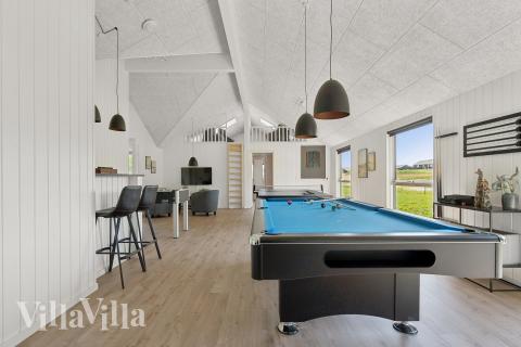 Förutom de många timmar som du kan tillbringa i stugans poolavdelning erbjuder lyxstuga 657 även biljard, bordtennis och dart